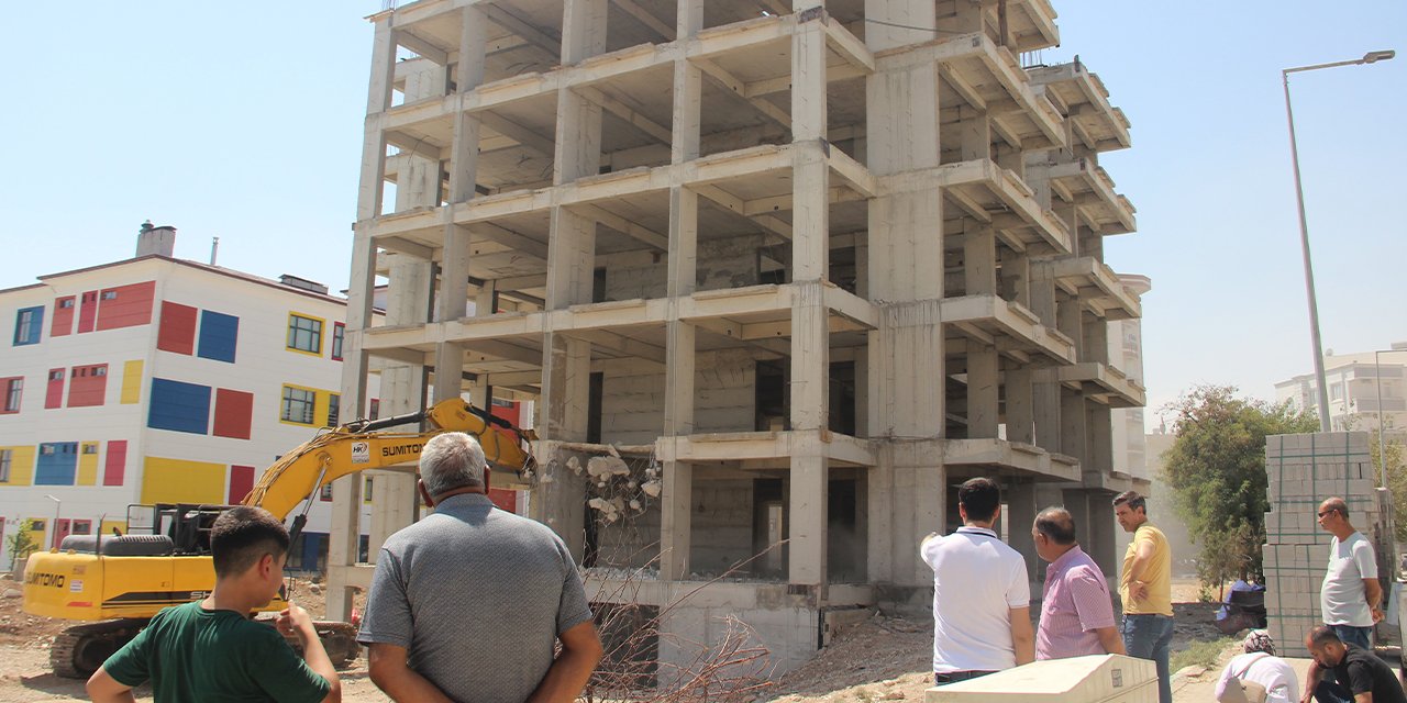 Depremden ders alınmadı! Müteahhit kendi binasını ihbar etti