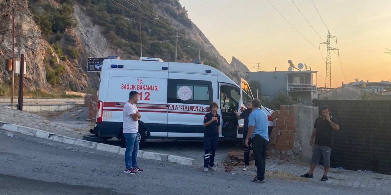 Ambulans ile cip çarpıştı! Gürültüyü duyan panikle koştu