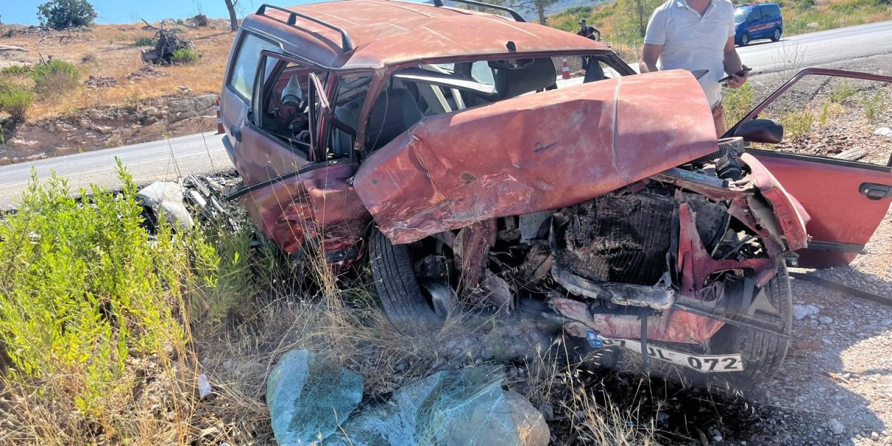 Konya yolunda araçlar hurdaya döndü! 1'i ağır 6 yaralı