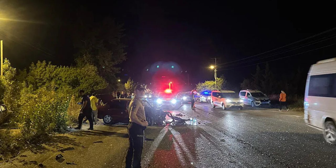 Konya’da 2 araç kafa kafaya çarpıştı! 4 yaralı var