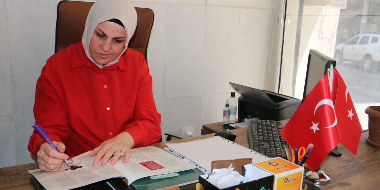 13 yaşında önlüğünü çıkartıp gelinlik giydirdiler, 40 yıl sonra üniversiteli oldu