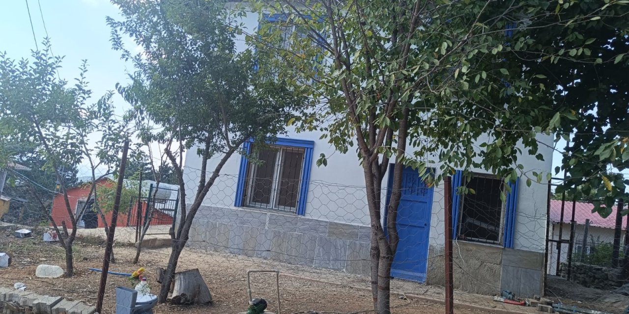 Sopayla dövülen kiracı öldü, ev sahibi kaçtı