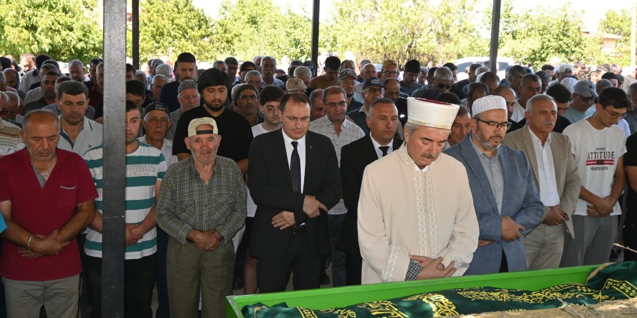 Konya yolundaki TIR kazasında hayatını kaybeden çift toprağa verildi