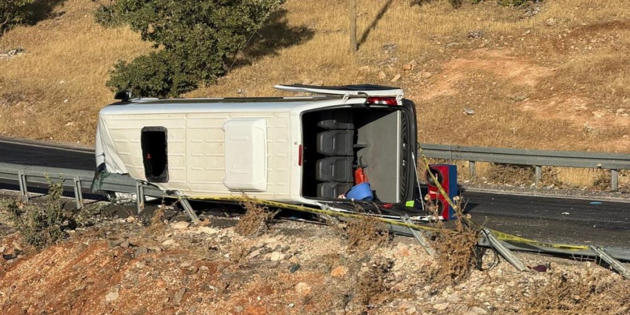 Kadınları taşıyan minibüs devrildi: 1 ölü, 15 yaralı