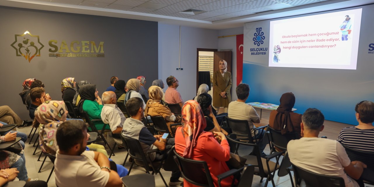 Selçuklu Aile Gelişim Merkezi, ebeveynlere okul uyumunu anlattı