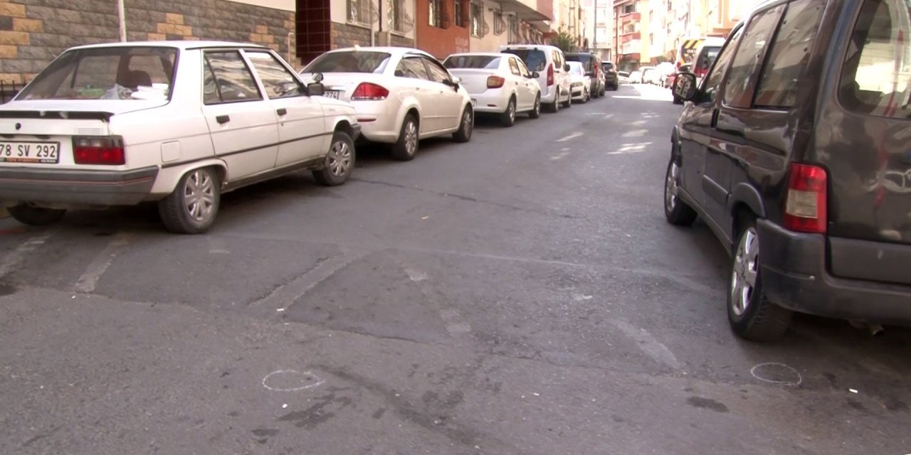 20 yaşındaki genç, sokak ortasında silahla vurularak öldürüldü