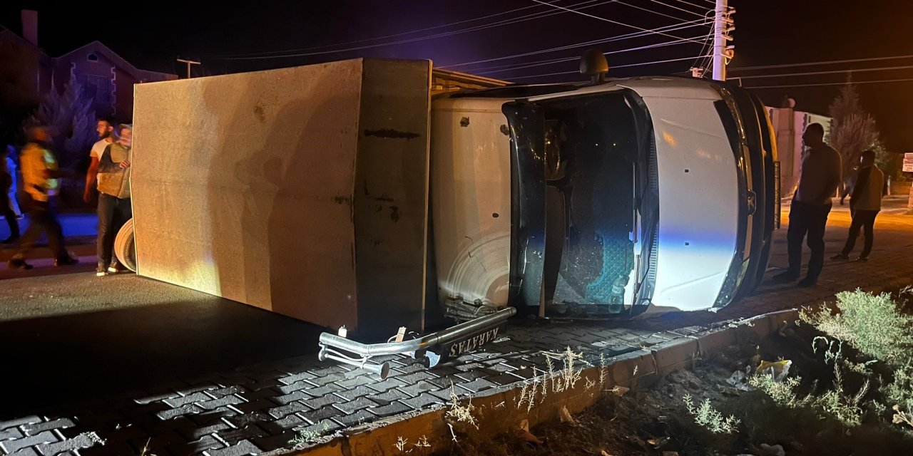 Konya'da kamyonet ile otomobil çarpıştı: 2 yaralı