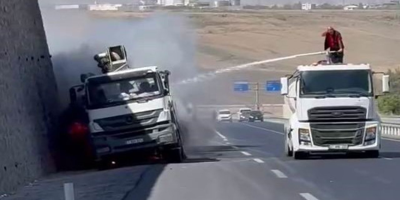 Kamyon seyir halindeyken alev alev yandı