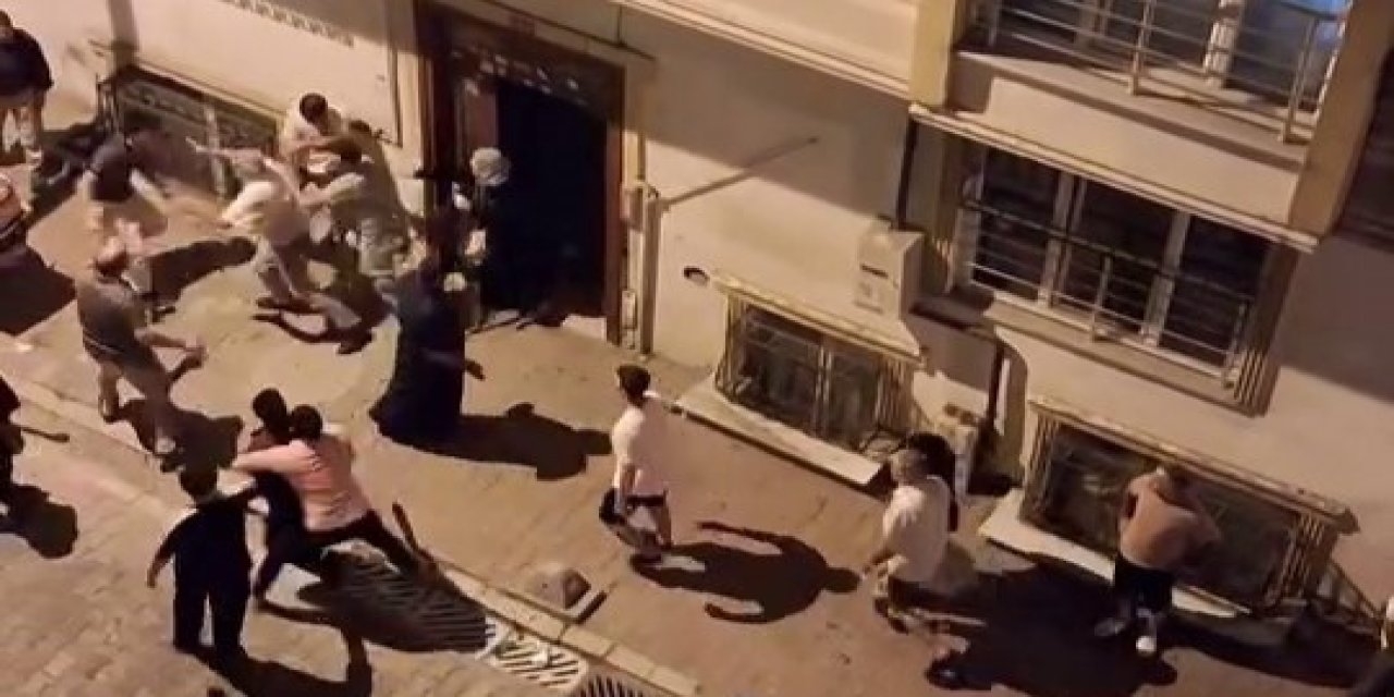 Çocukların kavgasına aileler dahil oldu! Sokak savaş alanına döndü