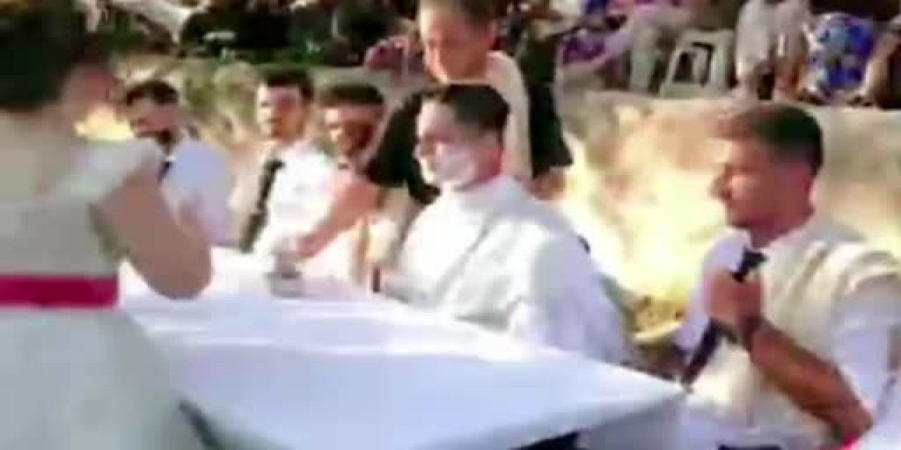 Sıra dışı düğün geleneği! Para verip damada tokat atıyorlar