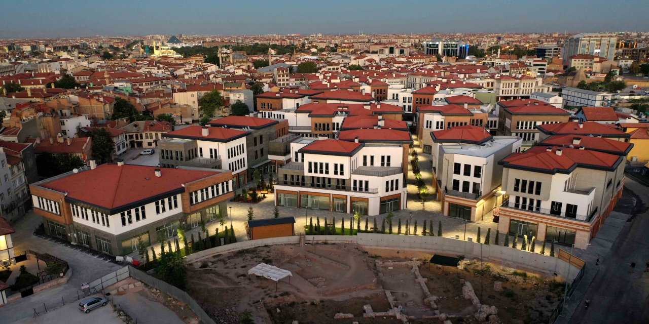 Konya'nın kalbindeki dükkanlar sahibini arıyor