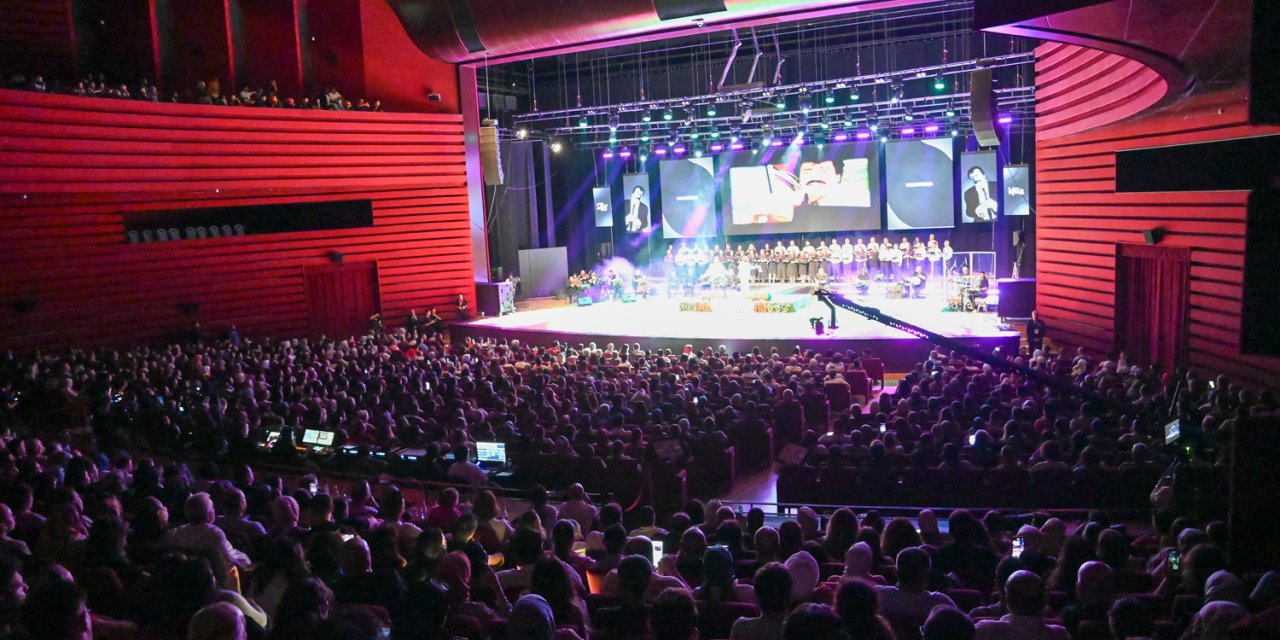 Konya Müslüm Baba şarkılarıyla büyülendi