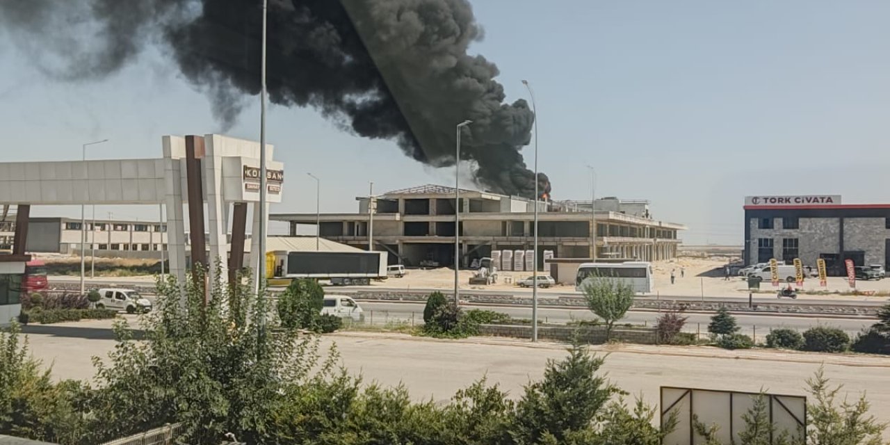 Konya’da sanayi sitesinde korkutan yangın