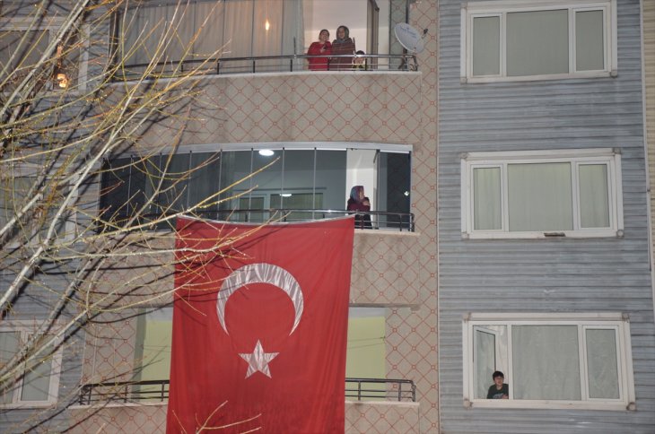 Şükran alkışları üçüncü gününde