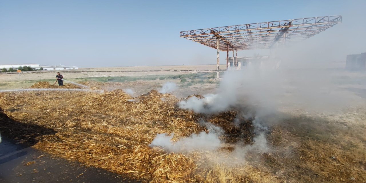 Konya yolunda yangın paniği: TIR dorsesindeki samanlar alev aldı