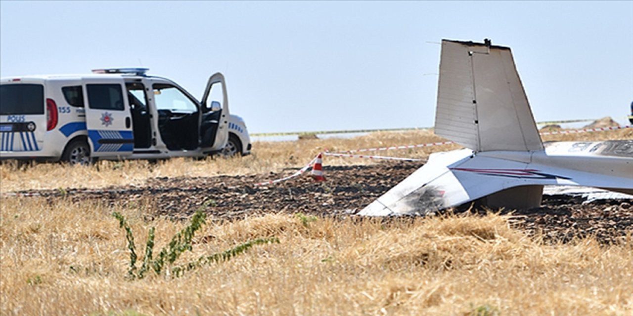 İzmir'de eğitim uçağı düştü, pilot hayatını kaybetti