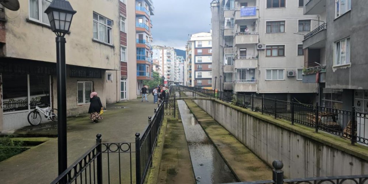 10 günlük bebek babasının kucağından düşerek öldü