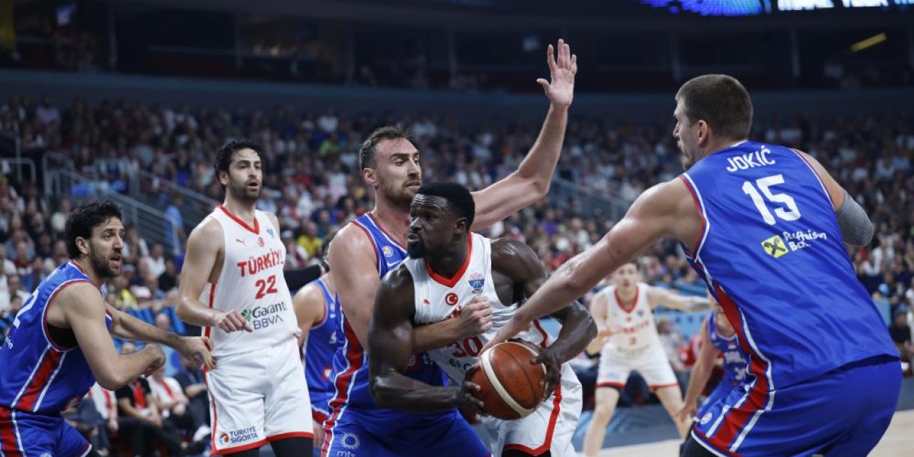 12 Dev Adam grubu namağlup lider tamamladı