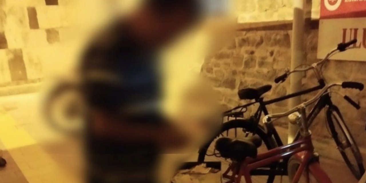 Konya bunu da gördü! Cami önünde şoke eden olay