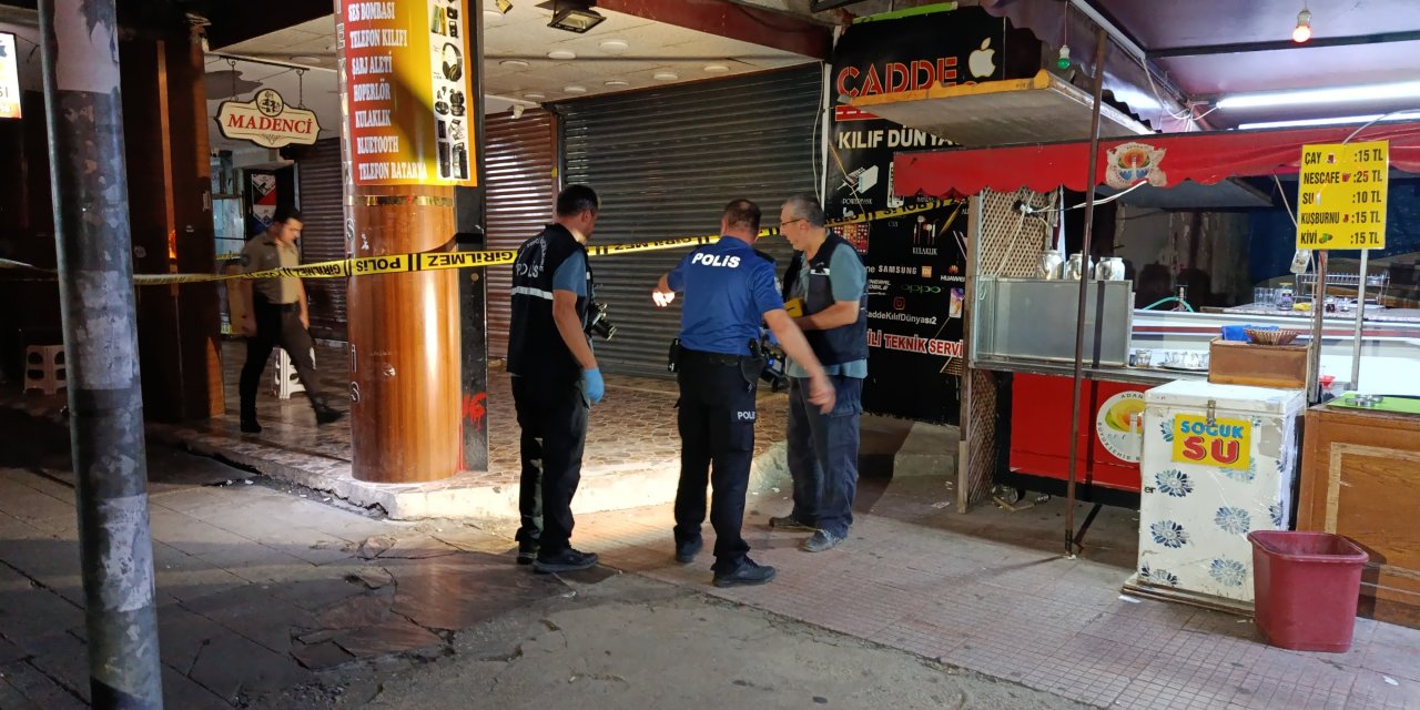 Motosikletli saldırganlar çay ocağına kurşun yağdırdı