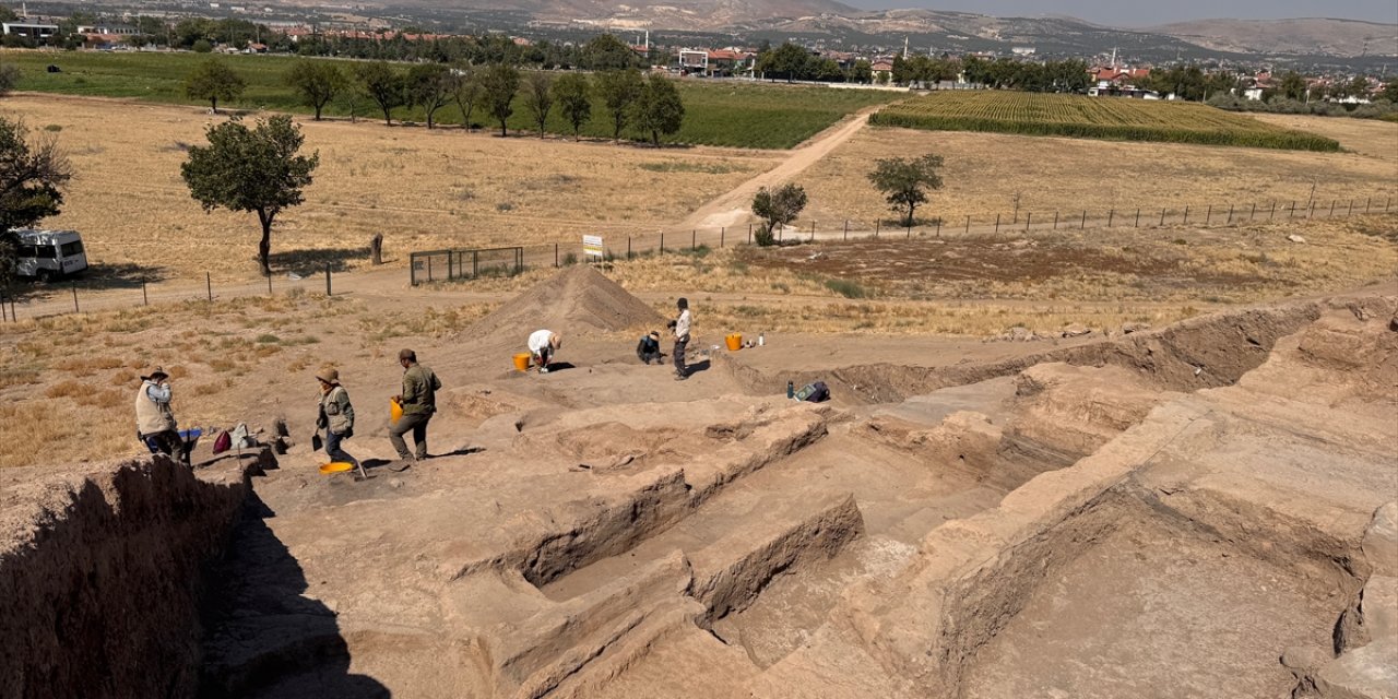 Tüccarın 3 bin 500 yıllık gizli gümüşleri Konya’da gün yüzüne çıktı