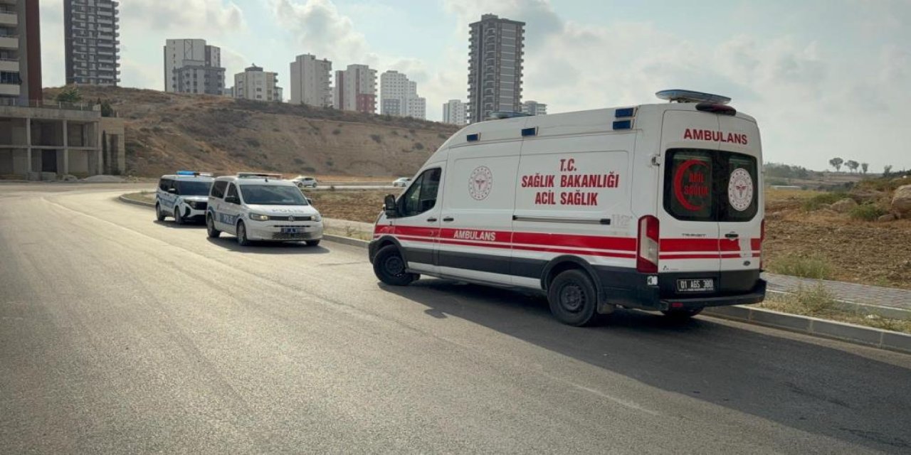 Yol kenarında erkek cesedi bulundu