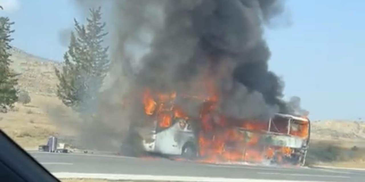 Otobüs alev aldı! Yolcular facianın eşiğinden döndü