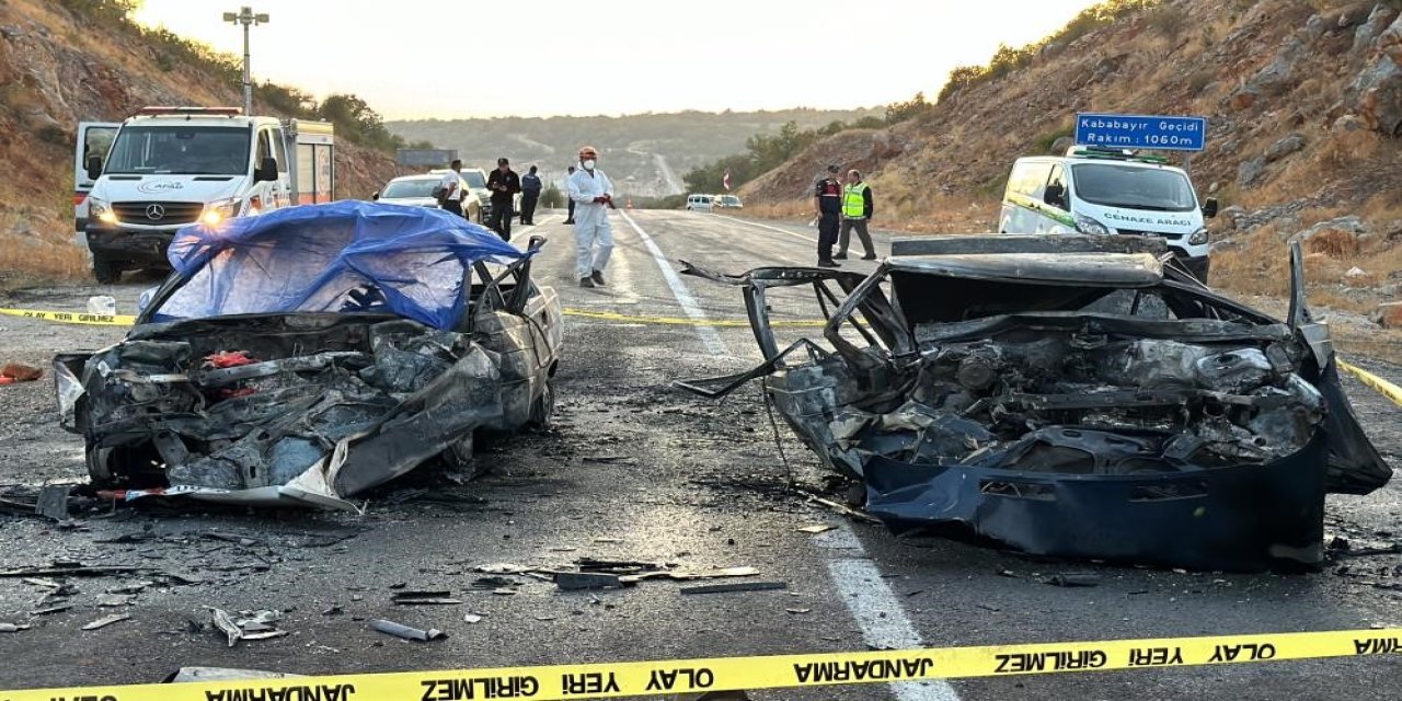 Üniversite hayaliyle çıktıkları yolda yanarak can verdiler