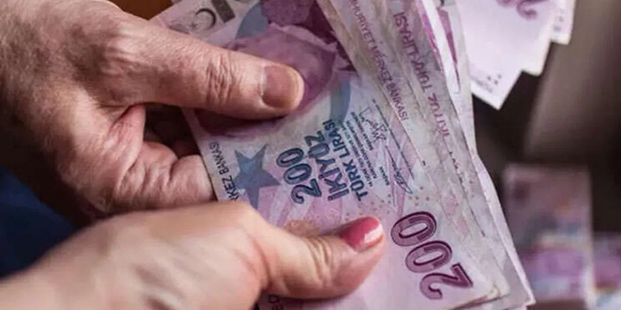 Yaşlı ve engelli aylıkları hesaplara yatmaya başladı