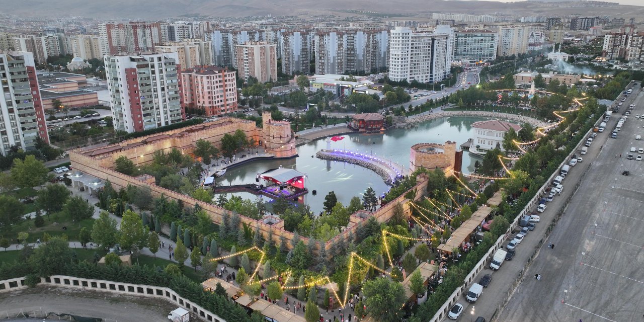 Konya, yüz binlerce ziyaretçiyi lezzet sofrasında ağırlıyor