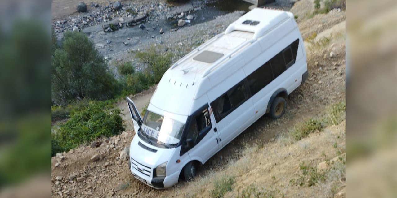 Kontrolden çıkan minibüs şarampole girdi: 7 yaralı