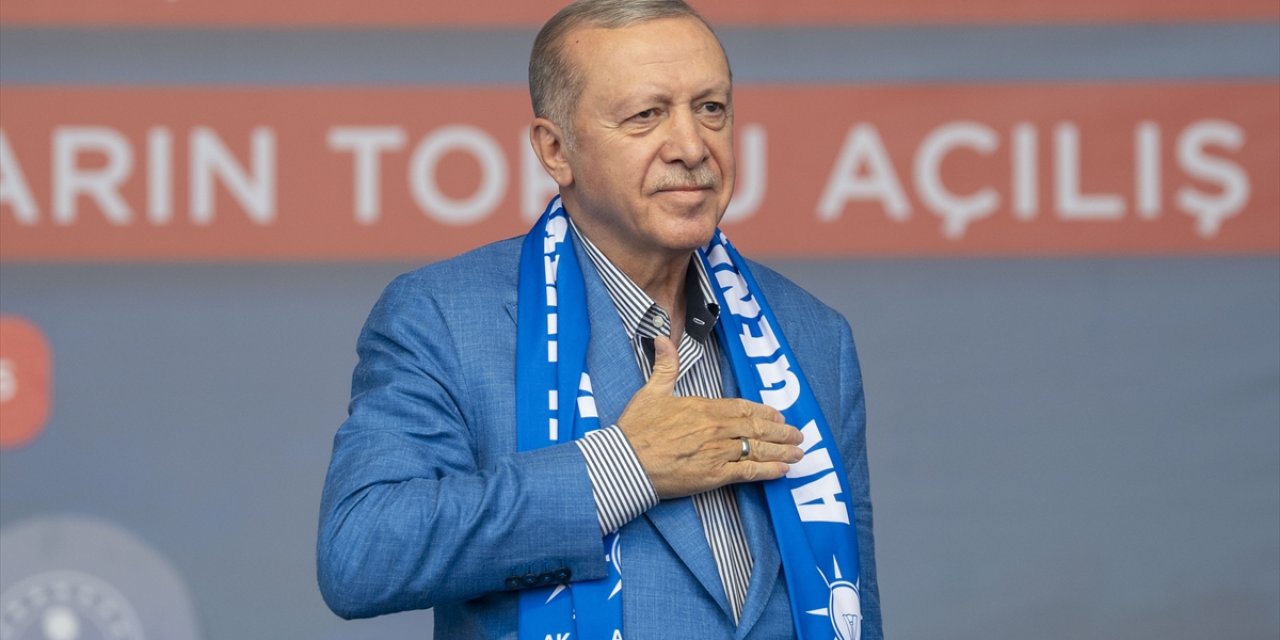 Cumhurbaşkanı Erdoğan deprem bölgesinde anahtar teslim törenine katıldı