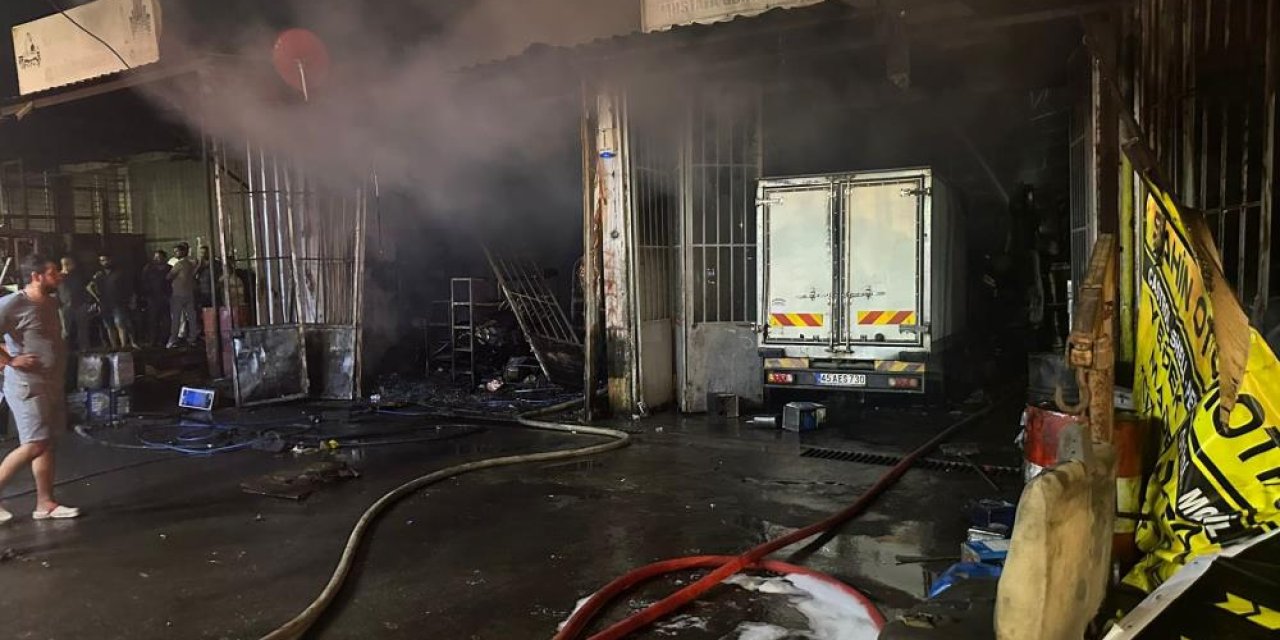 Sanayi sitesinde yangın çıktı, 3 iş yeri kül oldu