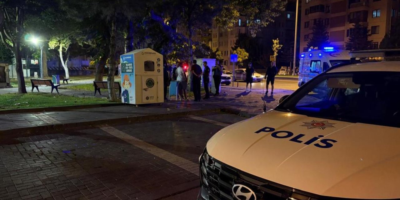 Uyardığı kişiler tarafından darp edilip bıçaklandı