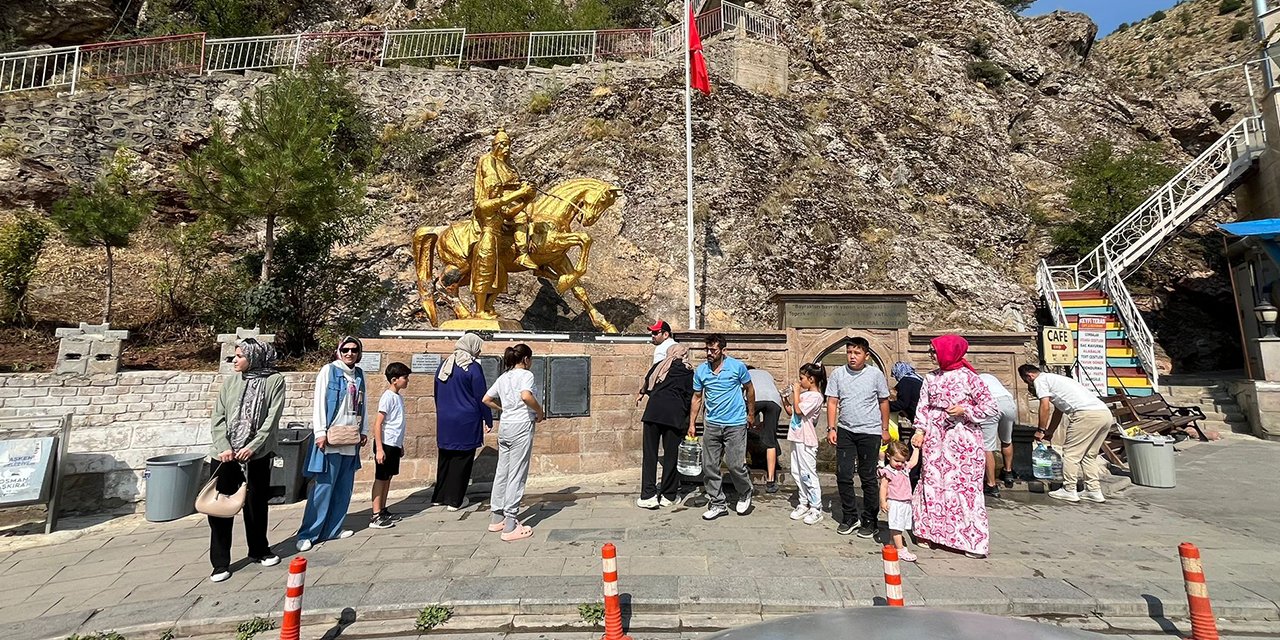Akdeniz yolcularının Konya’daki serin durağı! Hep kuyruk var