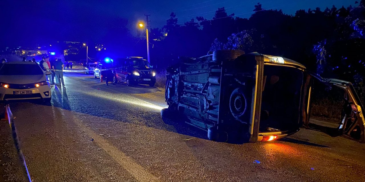 Elektrik direğine çarpan otomobildeki uzman çavuş hayatını kaybetti
