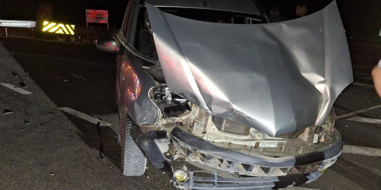 Konya'da hafif ticari araçla otomobil çarpıştı! 4 yaralı