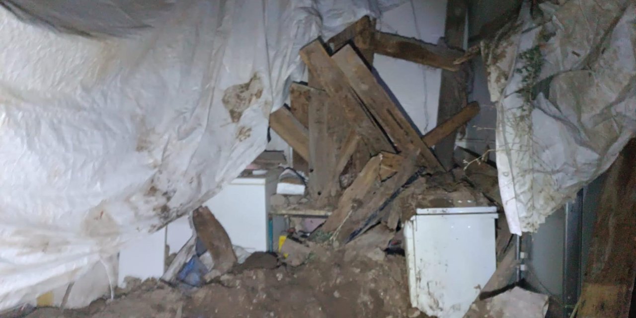 2 evladı göçük altında can veren anne ağır yaralı