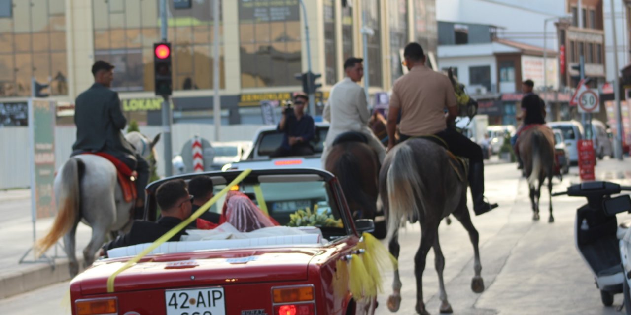 Masalsı düğün Konya sokaklarında