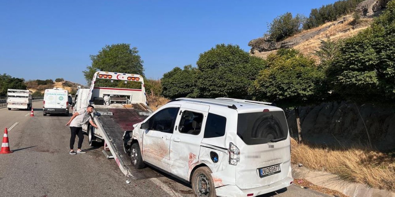 Yol kenarında korkunç kaza! Evli çiftin sonunu kamyonet getirdi