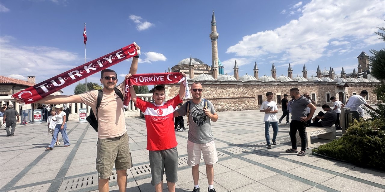 Konya’daki Milli maç heyecanı Mevlana Müzesi'ne yansıdı