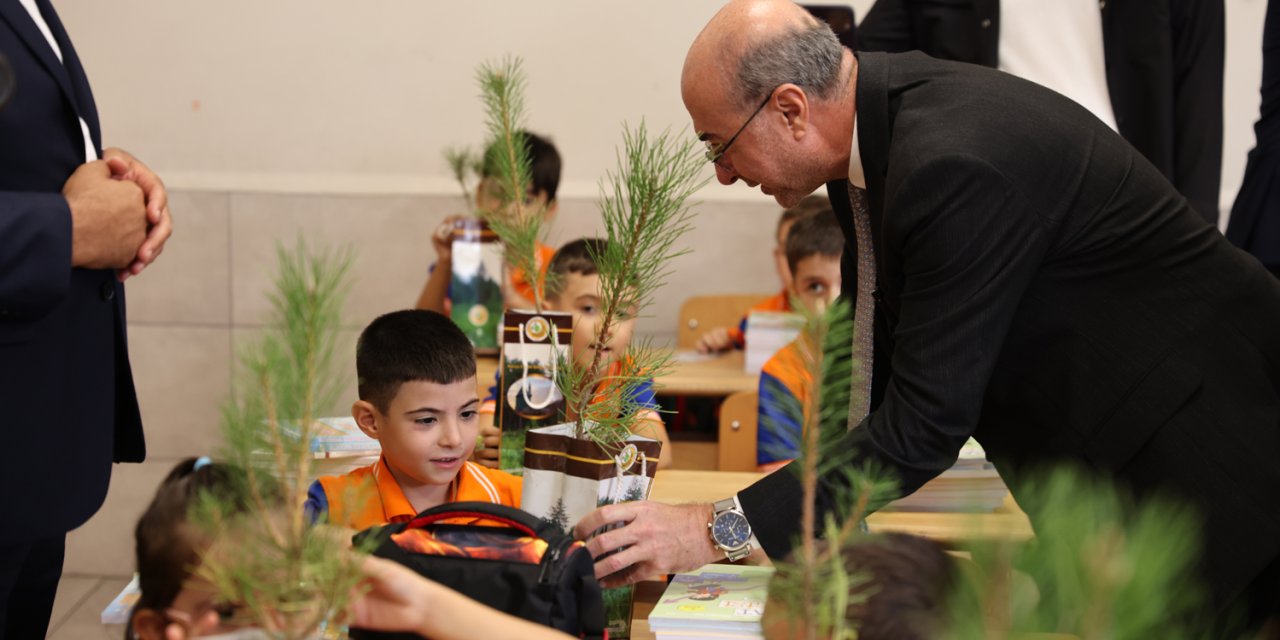 Konya protokolü öğrencilerle ilk ders zili heyecanını paylaştı