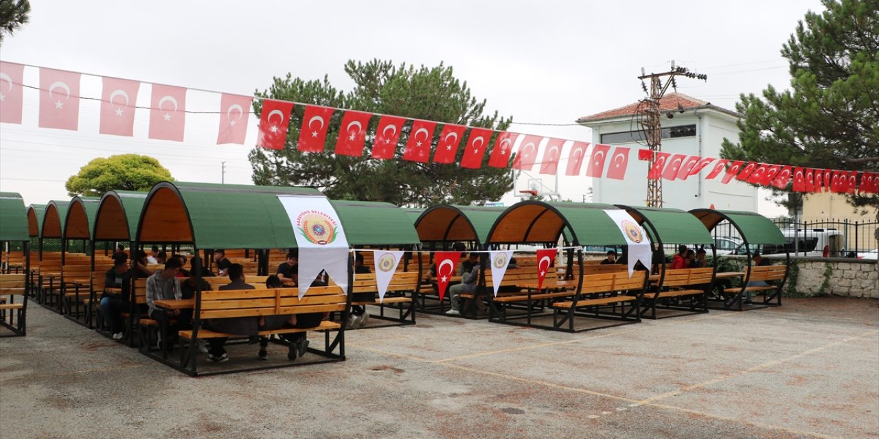 Konya'da meslek lisesi öğrencilerinden belediyeye kamelya üretimi