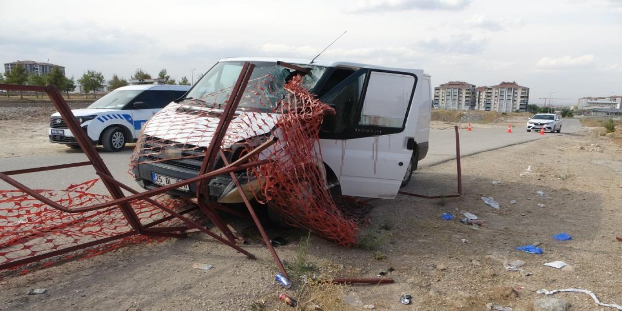 Kontrolden çıkan sürücünün kafasına korkuluk demiri saplandı