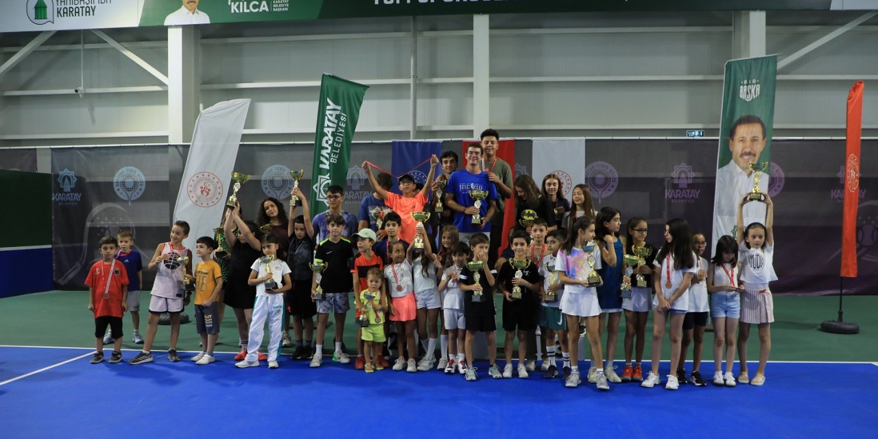 Karatay’da raketler konuştu! Şampiyonlar ödülü kaptı
