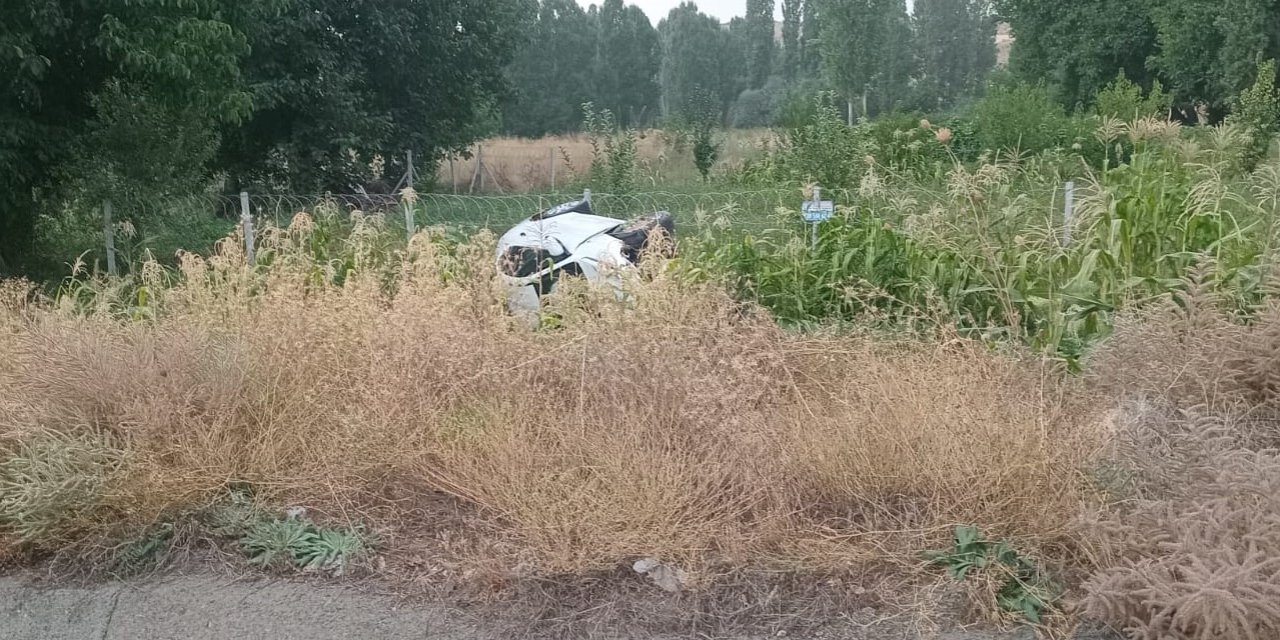 Konya’da otomobil mısır tarlasına devrildi: 2 yaralı