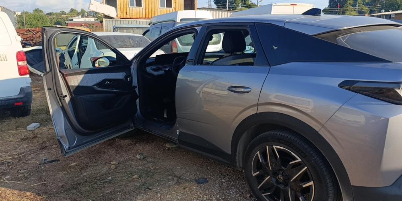 Kiraladığı lüks araçta başından vurulmuş halde bulundu