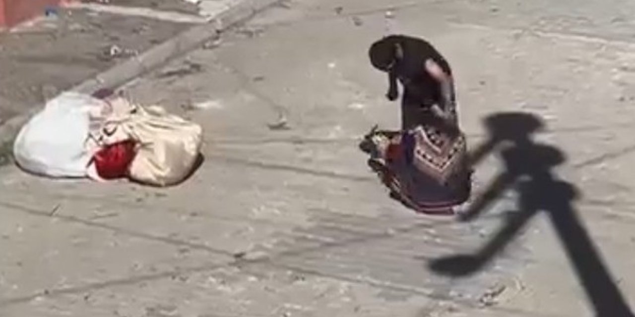 Tepki çeken görüntü! Eşini sokak ortasında bayıltana kadar dövdü