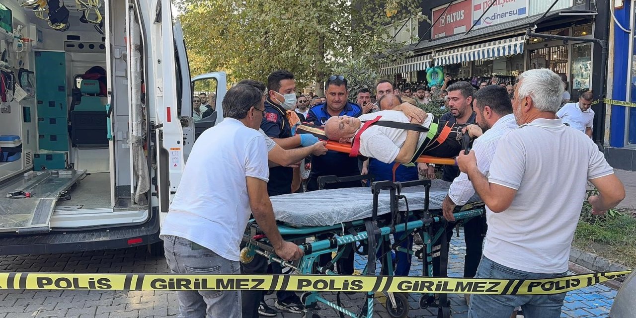 Eşiyle yürürken kurşunların hedefi oldu