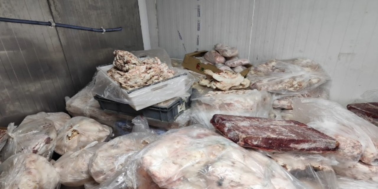 Yakalanmasalar vatandaş yiyecekti! Köftecilerden 11 ton sağlıksız et çıktı